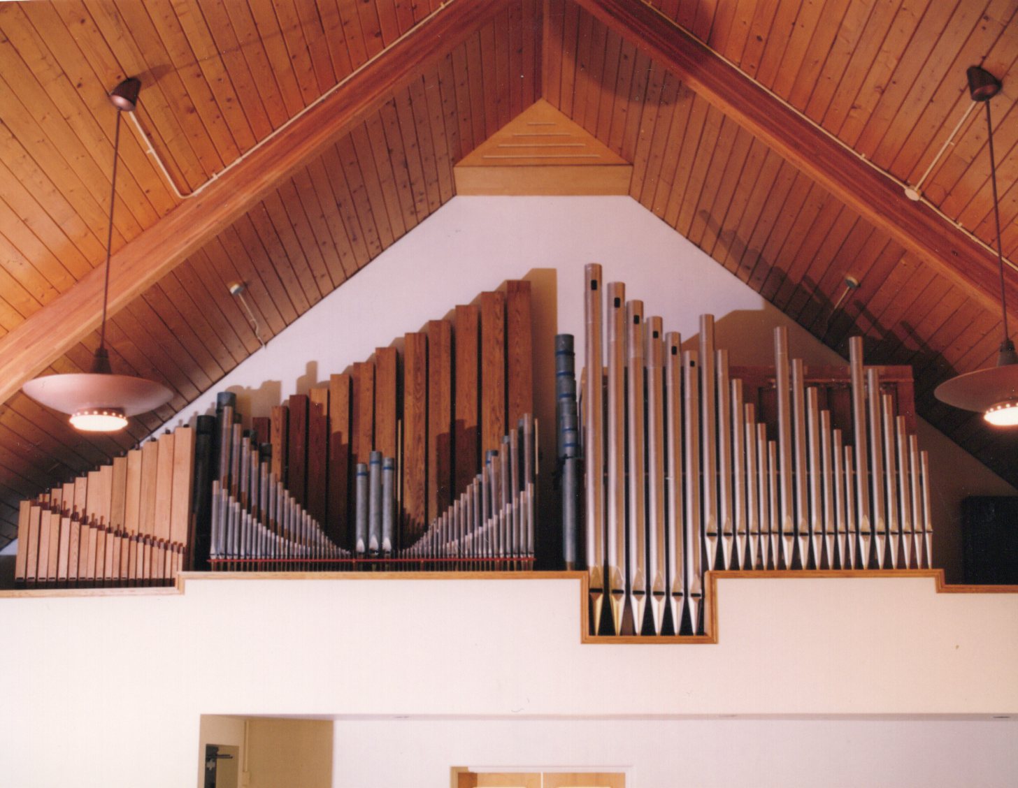 Blair Batty rebuilt Kney organ in Harmony United, Brantford